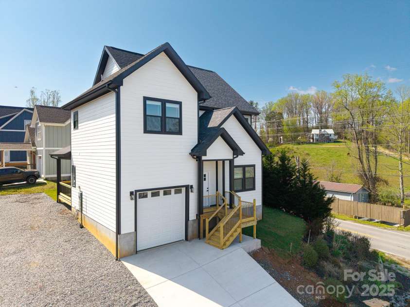 3 Weather Wood Drive, Arden, NC 28704.  MLS# CAR4248624, YatesRealty ID 14005. 