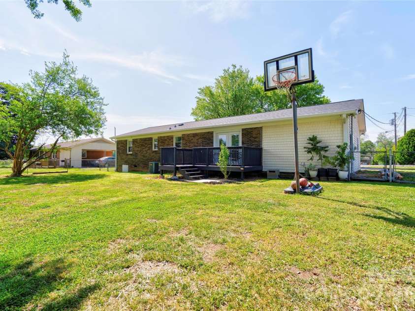 111 Dyer Drive, Shelby, NC 28152.  MLS# CAR4369783, YatesRealty ID 14007. Back Right