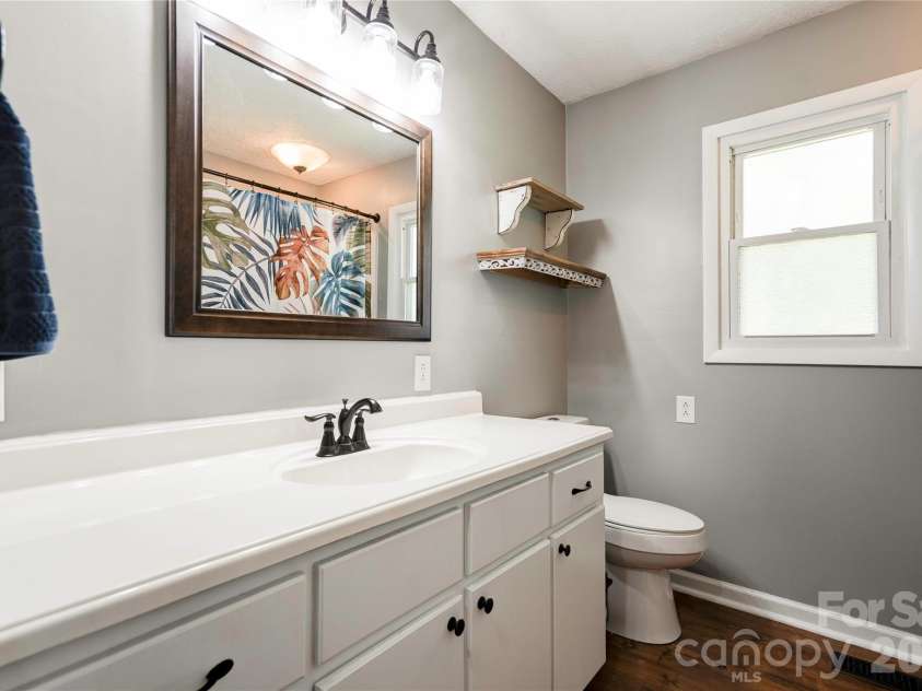 111 Dyer Drive, Shelby, NC 28152.  MLS# CAR4369783, YatesRealty ID 14007. Bathroom 2