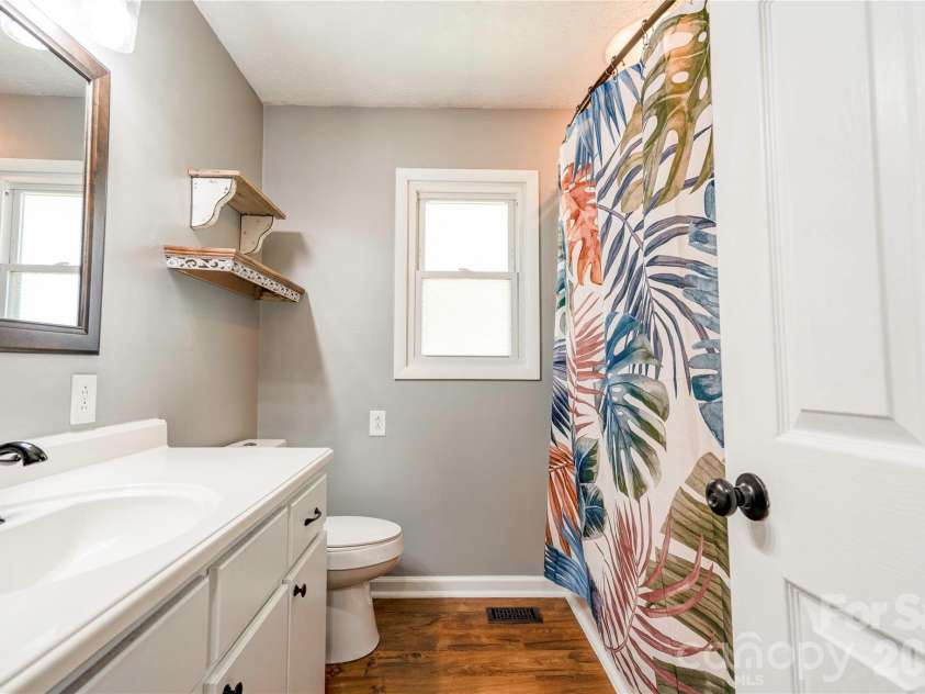 111 Dyer Drive, Shelby, NC 28152.  MLS# CAR4369783, YatesRealty ID 14007. Bathroom 2