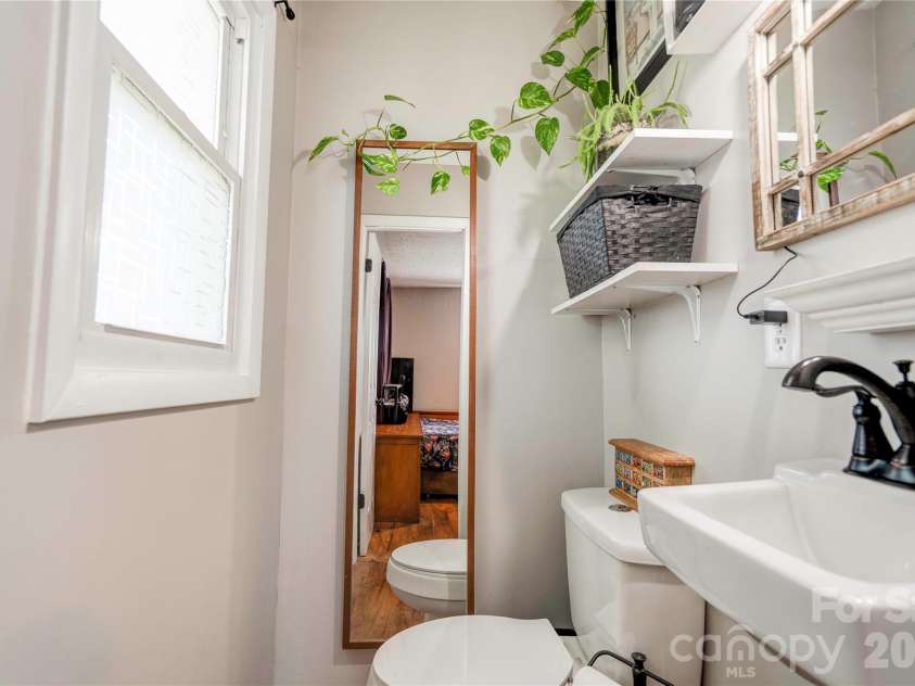 111 Dyer Drive, Shelby, NC 28152.  MLS# CAR4369783, YatesRealty ID 14007. Half Bath in Primary