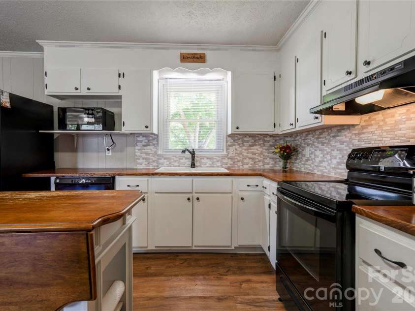 111 Dyer Drive, Shelby, NC 28152.  MLS# CAR4369783, YatesRealty ID 14007. Kitchen