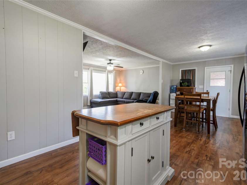 111 Dyer Drive, Shelby, NC 28152.  MLS# CAR4369783, YatesRealty ID 14007. Kitchen/Dining