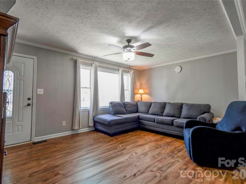 111 Dyer Drive, Shelby, NC 28152.  MLS# CAR4369783, YatesRealty ID 14007. Living Room