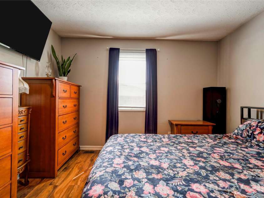 111 Dyer Drive, Shelby, NC 28152.  MLS# CAR4369783, YatesRealty ID 14007. Primary Bedroom