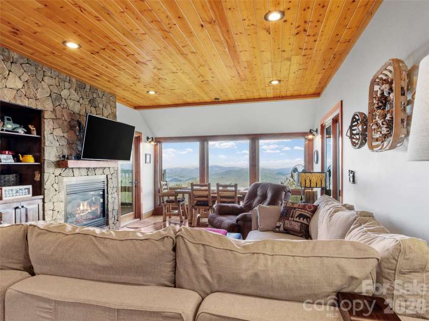 80 Slickrock Road, Burnsville, NC 28714.  MLS# CAR4310307, YatesRealty ID 14008. 