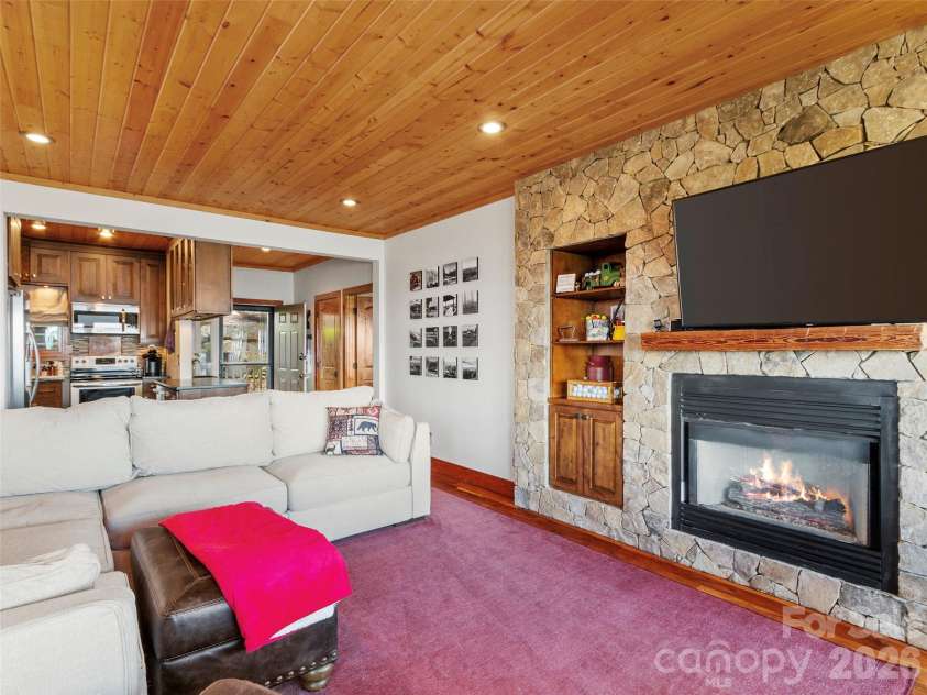 80 Slickrock Road, Burnsville, NC 28714.  MLS# CAR4310307, YatesRealty ID 14008. 