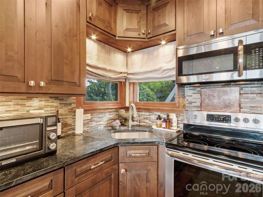 80 Slickrock Road, Burnsville, NC 28714.  MLS# CAR4310307, YatesRealty ID 14008. 