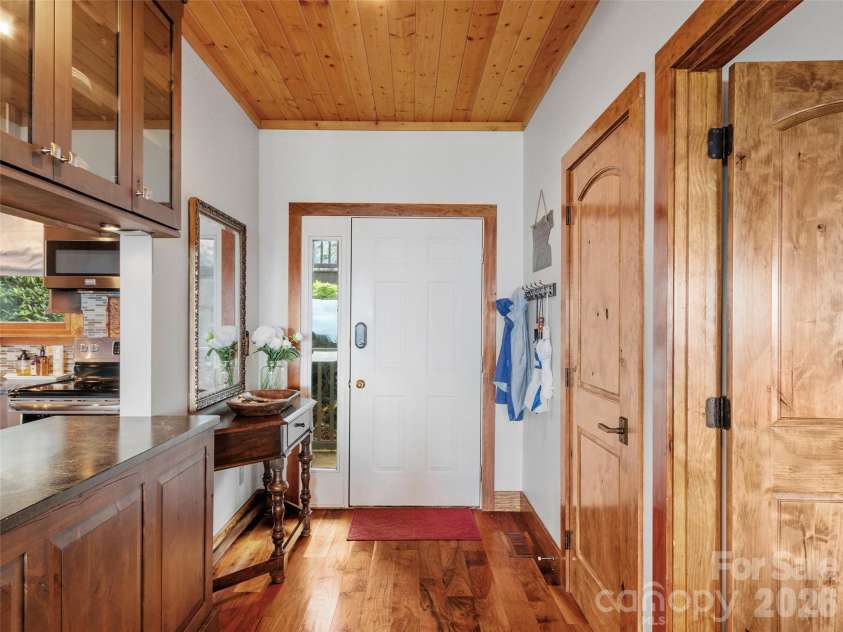 80 Slickrock Road, Burnsville, NC 28714.  MLS# CAR4310307, YatesRealty ID 14008. 