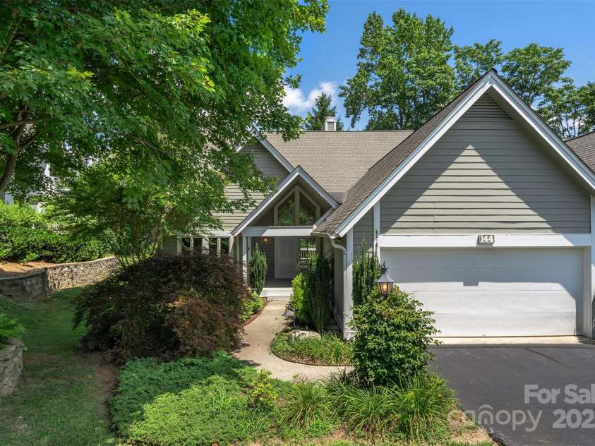 144 Overlook Drive, Flat Rock, NC 28731.  MLS# CAR4290204, YatesRealty ID 1401. 