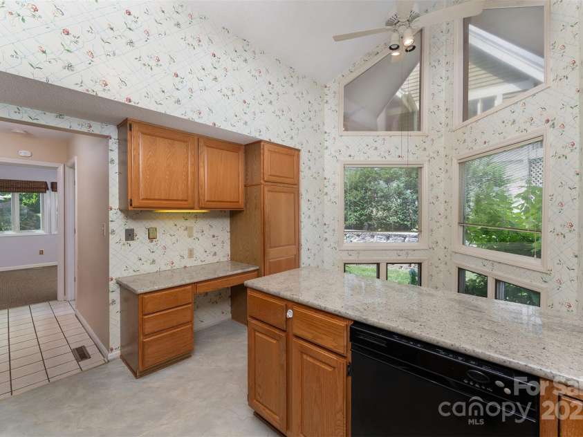 144 Overlook Drive, Flat Rock, NC 28731.  MLS# CAR4290204, YatesRealty ID 1401. 