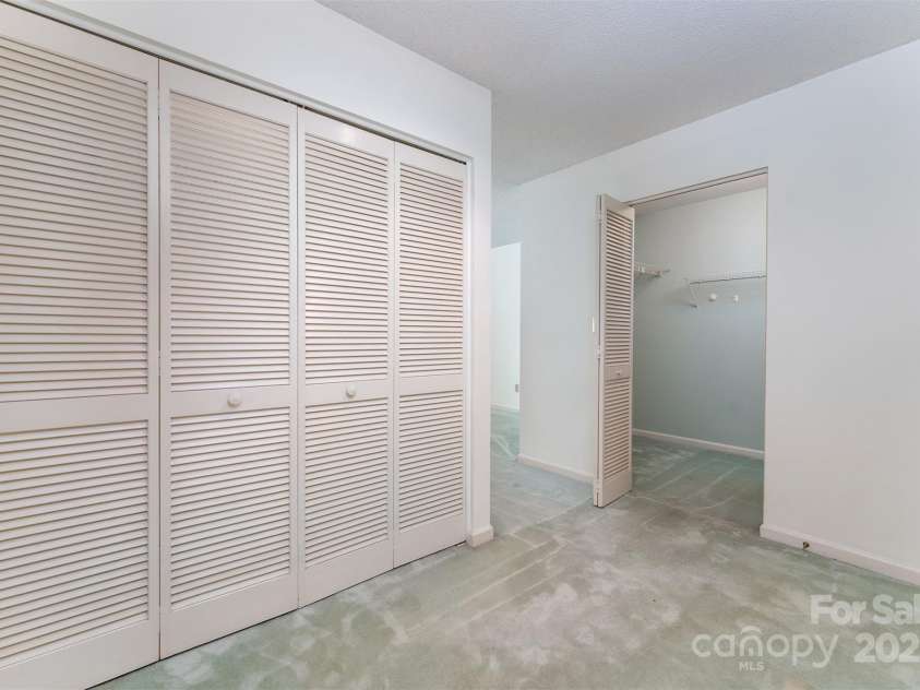 144 Overlook Drive, Flat Rock, NC 28731.  MLS# CAR4290204, YatesRealty ID 1401. 