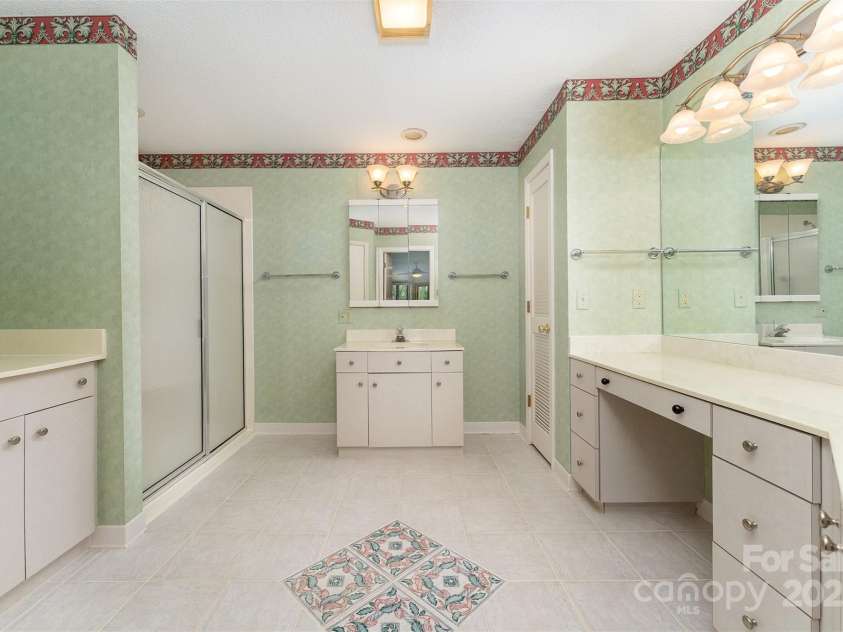 144 Overlook Drive, Flat Rock, NC 28731.  MLS# CAR4290204, YatesRealty ID 1401. 