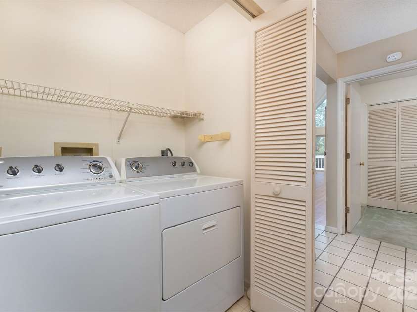 144 Overlook Drive, Flat Rock, NC 28731.  MLS# CAR4290204, YatesRealty ID 1401. 