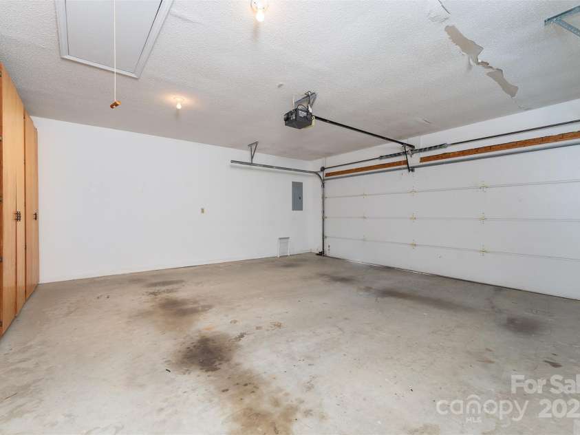 144 Overlook Drive, Flat Rock, NC 28731.  MLS# CAR4290204, YatesRealty ID 1401. 