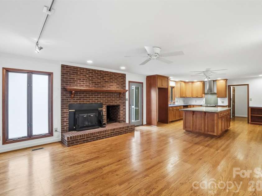 534 Aldeborough Lane, Charlotte, NC 28270.  MLS# CAR4356427, YatesRealty ID 14010. 