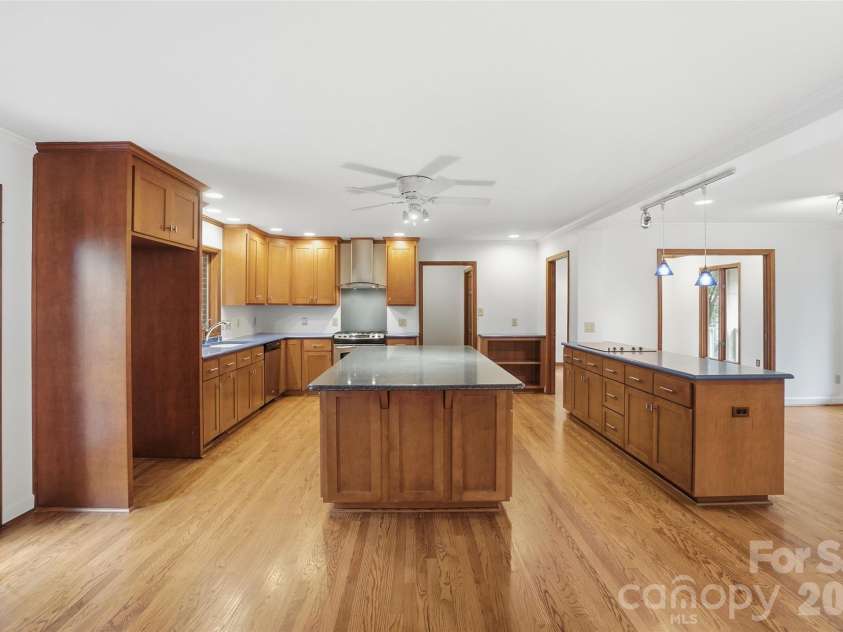 534 Aldeborough Lane, Charlotte, NC 28270.  MLS# CAR4356427, YatesRealty ID 14010. 