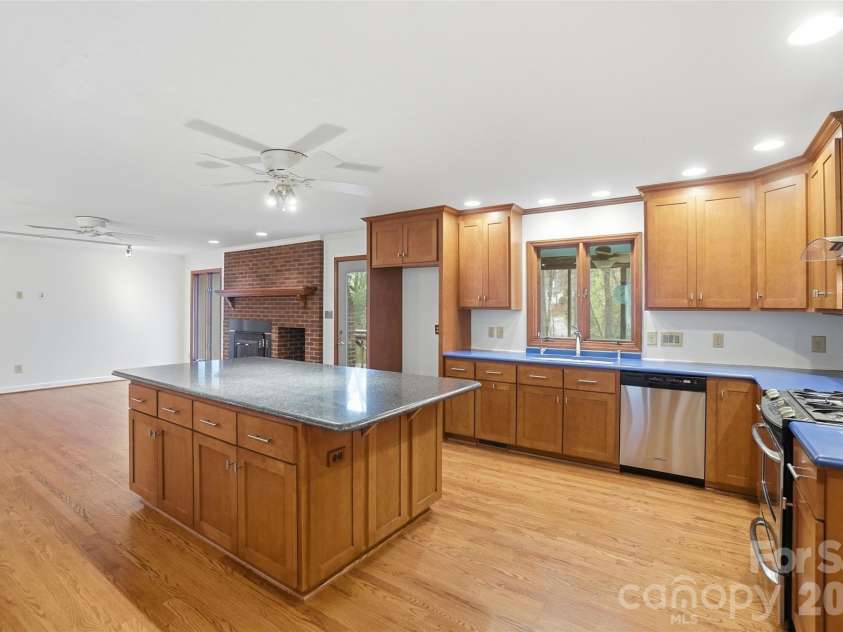 534 Aldeborough Lane, Charlotte, NC 28270.  MLS# CAR4356427, YatesRealty ID 14010. 