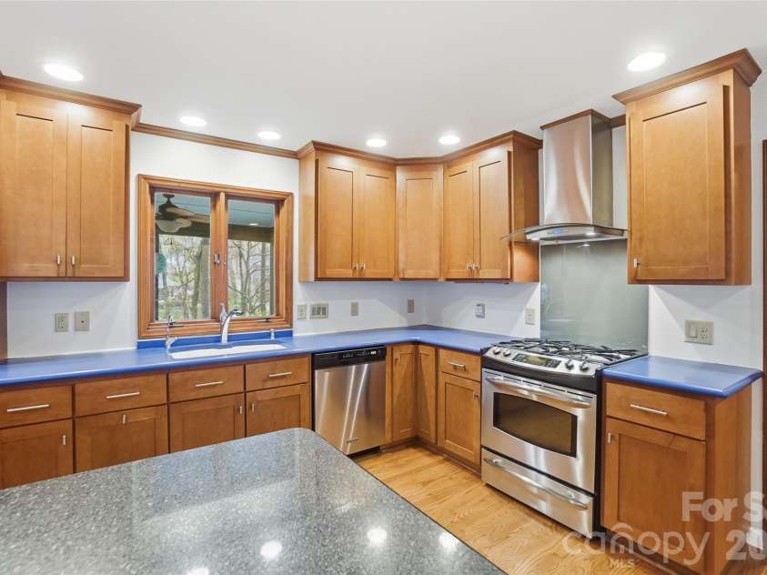 534 Aldeborough Lane, Charlotte, NC 28270.  MLS# CAR4356427, YatesRealty ID 14010. 