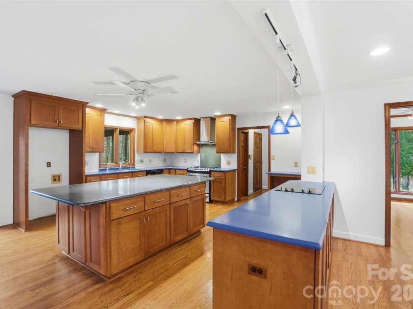 534 Aldeborough Lane, Charlotte, NC 28270.  MLS# CAR4356427, YatesRealty ID 14010. 