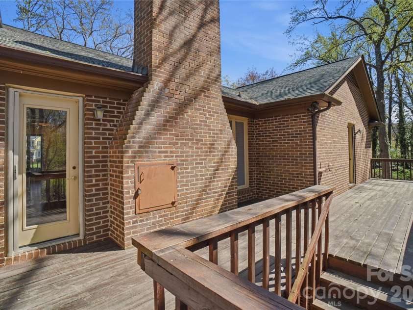 534 Aldeborough Lane, Charlotte, NC 28270.  MLS# CAR4356427, YatesRealty ID 14010. 