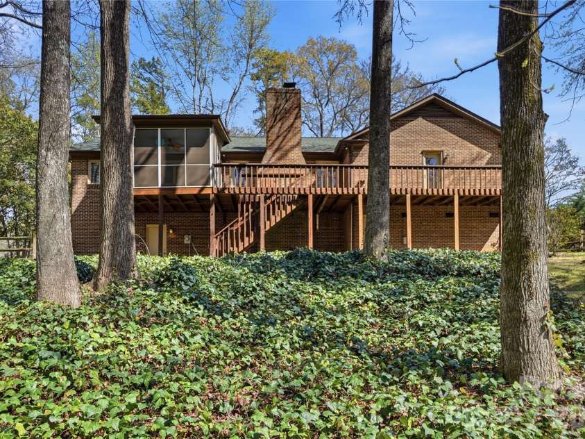 534 Aldeborough Lane, Charlotte, NC 28270.  MLS# CAR4356427, YatesRealty ID 14010. 