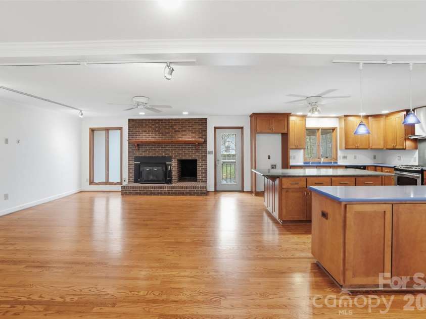 534 Aldeborough Lane, Charlotte, NC 28270.  MLS# CAR4356427, YatesRealty ID 14010. Family room / kitchen