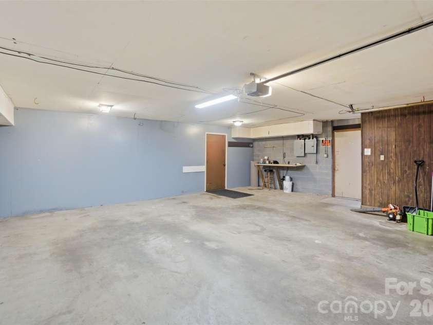 534 Aldeborough Lane, Charlotte, NC 28270.  MLS# CAR4356427, YatesRealty ID 14010. Garage - lower level /basement