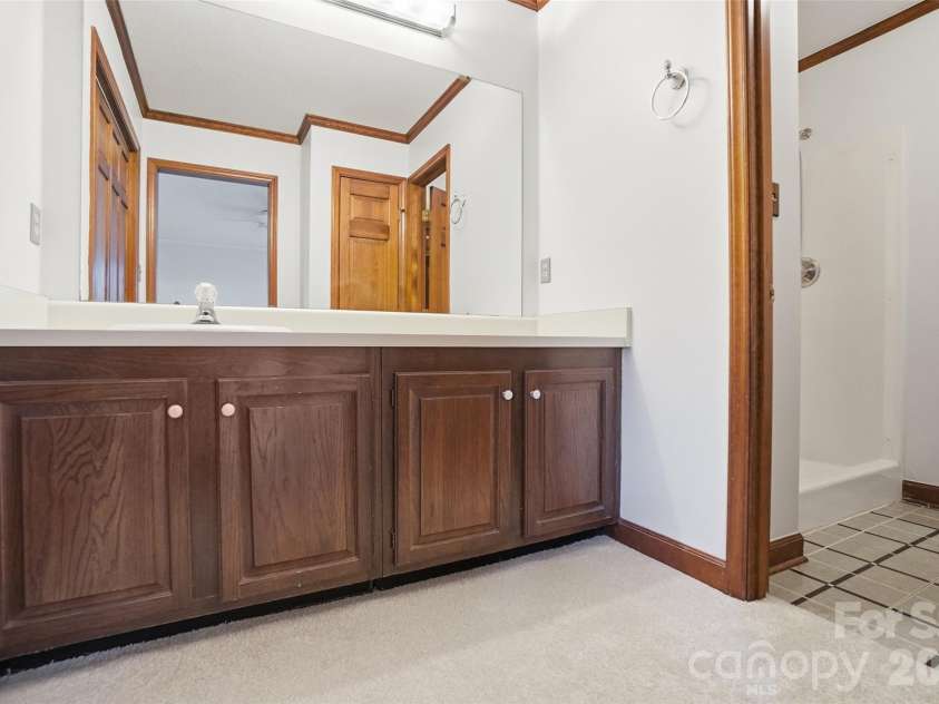 534 Aldeborough Lane, Charlotte, NC 28270.  MLS# CAR4356427, YatesRealty ID 14010. Primary bath