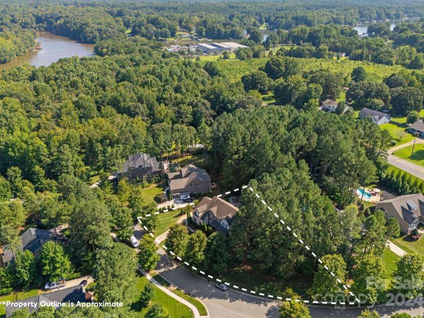 124 Streamwood Road, Troutman, NC 28166.  MLS# CAR4177890, YatesRealty ID 14011. 