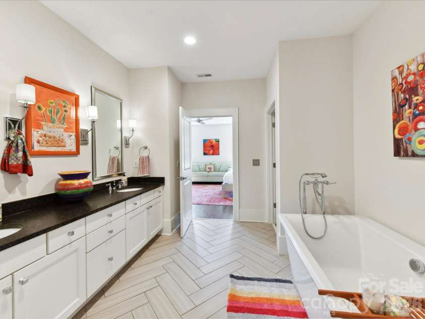 6531 Hazelton Drive, Charlotte, NC 28210.  MLS# CAR4365129, YatesRealty ID 14011. 