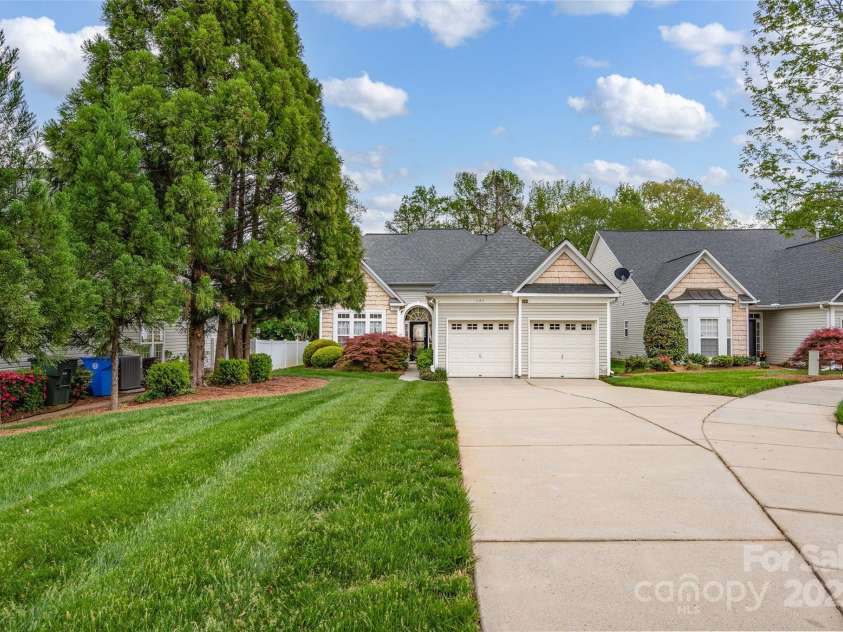 141 Ivy Creek Lane, Mooresville, NC 28115.  MLS# CAR4246190, YatesRealty ID 14012. 