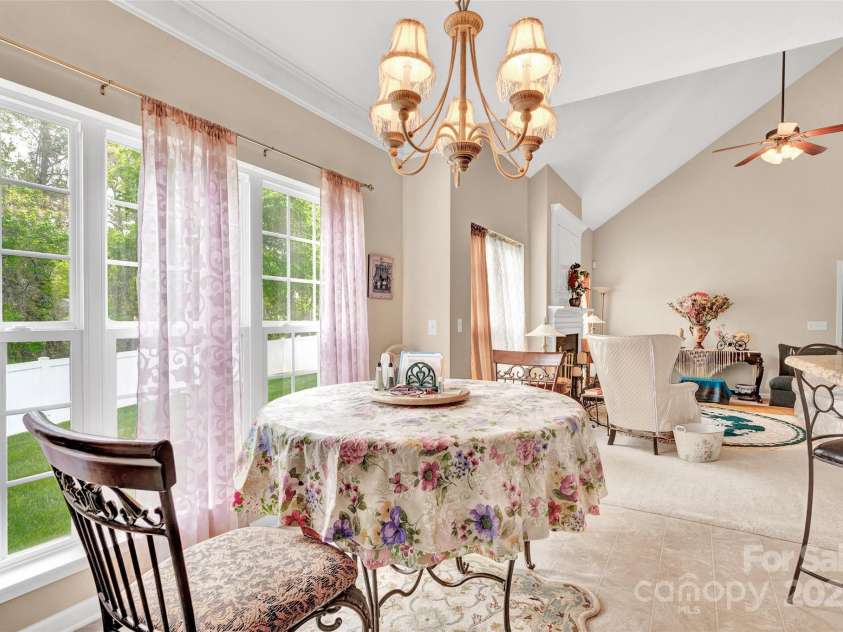 141 Ivy Creek Lane, Mooresville, NC 28115.  MLS# CAR4246190, YatesRealty ID 14012. Bright breakfast area off the kitchen and overlooking the back yard and wooded privacy.