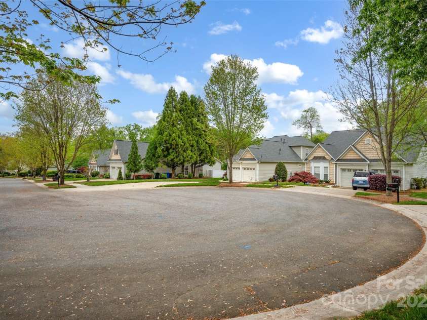 141 Ivy Creek Lane, Mooresville, NC 28115.  MLS# CAR4246190, YatesRealty ID 14012. Quiet cul-de-sac location