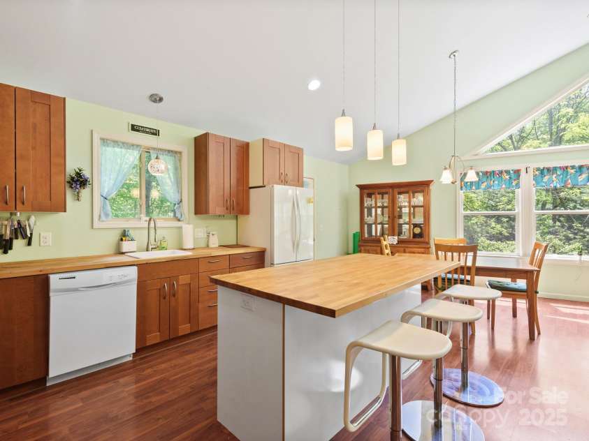 53 Hawkins Drive, Leicester, NC 28748.  MLS# CAR4259431, YatesRealty ID 14013. 