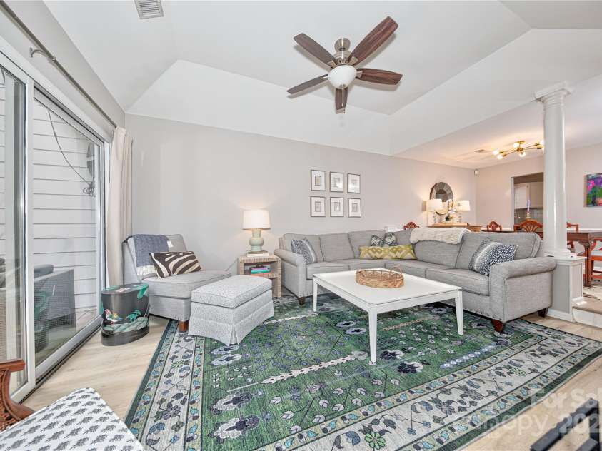 2715 Selwyn Avenue, Charlotte, NC 28209.  MLS# CAR4256844, YatesRealty ID 14014. 