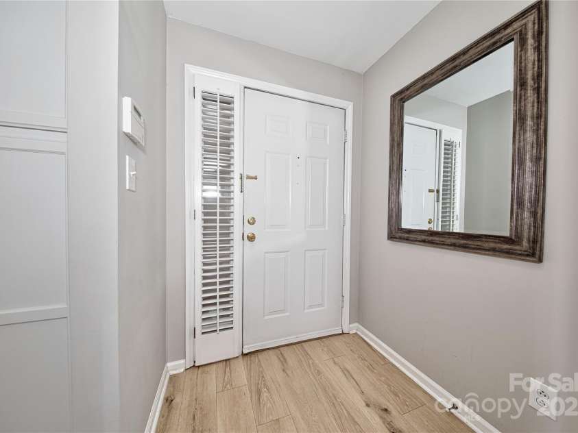 2715 Selwyn Avenue, Charlotte, NC 28209.  MLS# CAR4256844, YatesRealty ID 14014. 