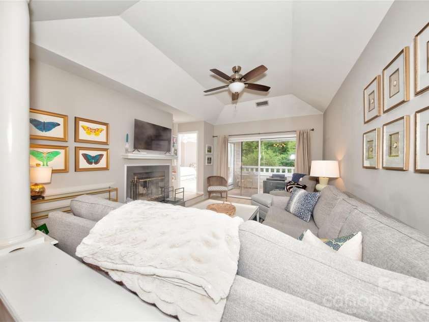 2715 Selwyn Avenue, Charlotte, NC 28209.  MLS# CAR4256844, YatesRealty ID 14014. 