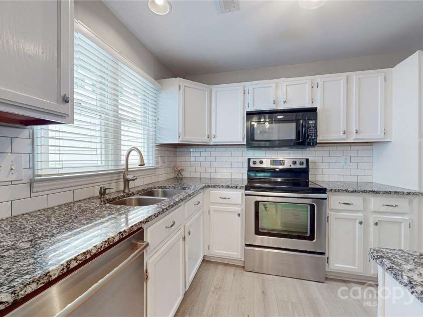 2715 Selwyn Avenue, Charlotte, NC 28209.  MLS# CAR4256844, YatesRealty ID 14014. 