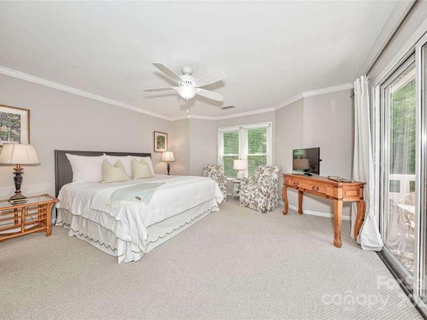 2715 Selwyn Avenue, Charlotte, NC 28209.  MLS# CAR4256844, YatesRealty ID 14014. 