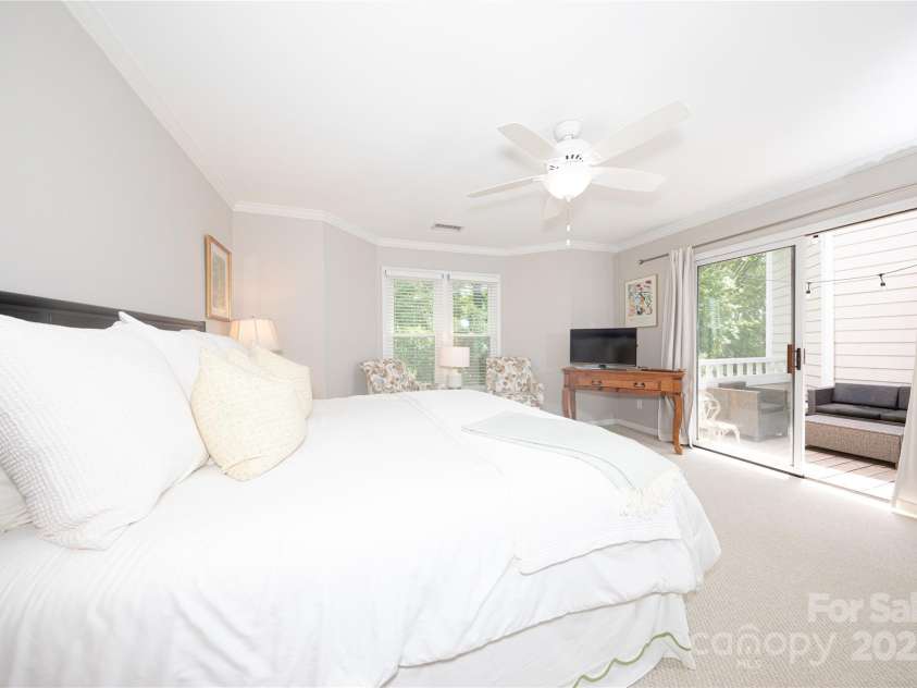 2715 Selwyn Avenue, Charlotte, NC 28209.  MLS# CAR4256844, YatesRealty ID 14014. 