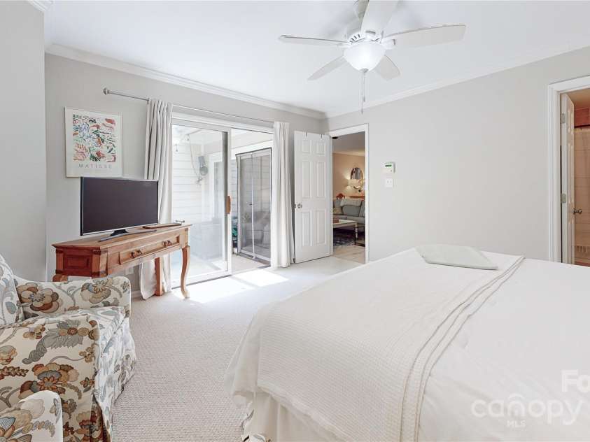 2715 Selwyn Avenue, Charlotte, NC 28209.  MLS# CAR4256844, YatesRealty ID 14014. 