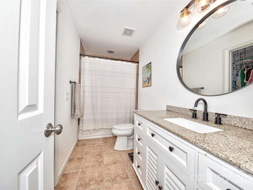 2715 Selwyn Avenue, Charlotte, NC 28209.  MLS# CAR4256844, YatesRealty ID 14014. 