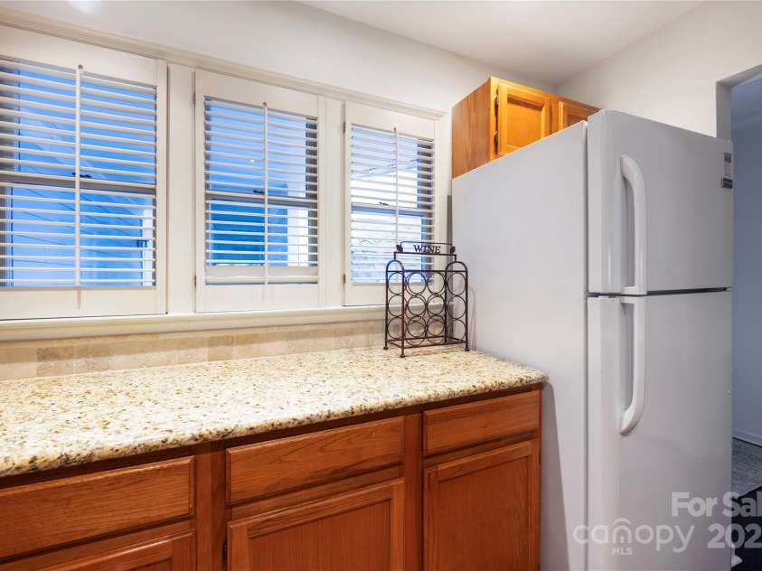 2715 Selwyn Avenue, Charlotte, NC 28209.  MLS# CAR4315408, YatesRealty ID 14014. 