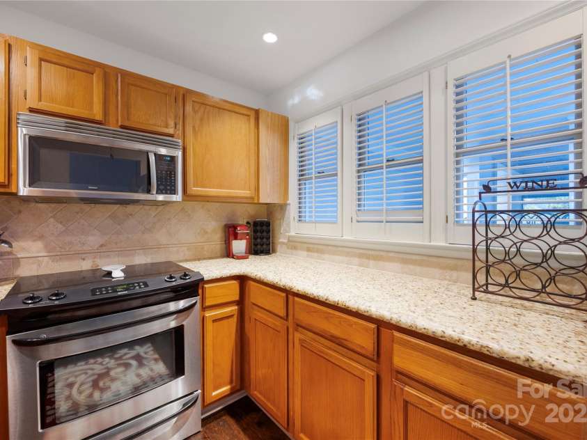 2715 Selwyn Avenue, Charlotte, NC 28209.  MLS# CAR4315408, YatesRealty ID 14014. 