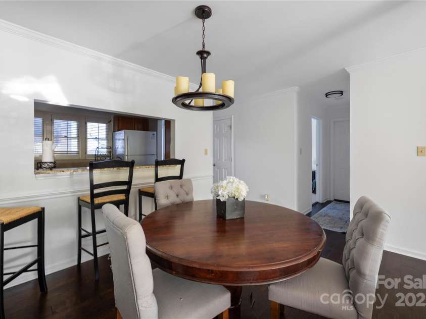 2715 Selwyn Avenue, Charlotte, NC 28209.  MLS# CAR4315408, YatesRealty ID 14014. 