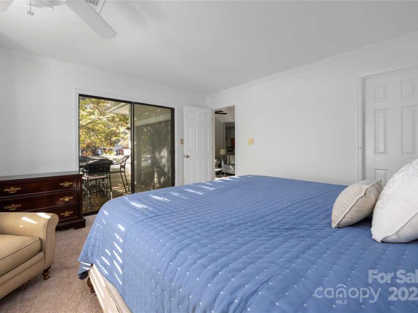 2715 Selwyn Avenue, Charlotte, NC 28209.  MLS# CAR4315408, YatesRealty ID 14014. 