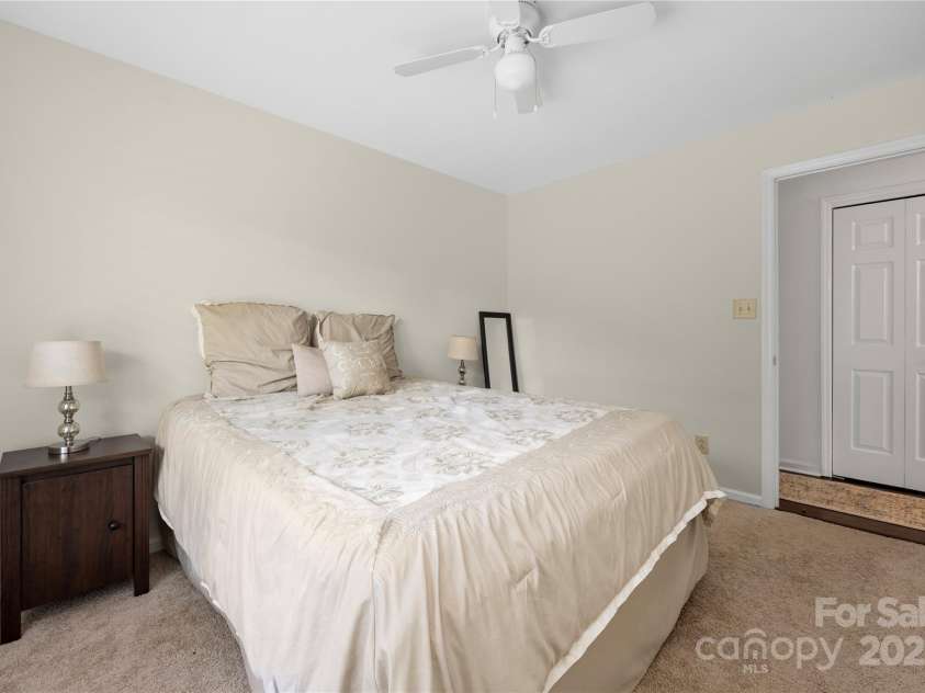 2715 Selwyn Avenue, Charlotte, NC 28209.  MLS# CAR4315408, YatesRealty ID 14014. 