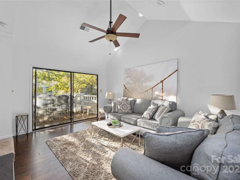 2715 Selwyn Avenue, Charlotte, NC 28209.  MLS# CAR4315408, YatesRealty ID 14014. 