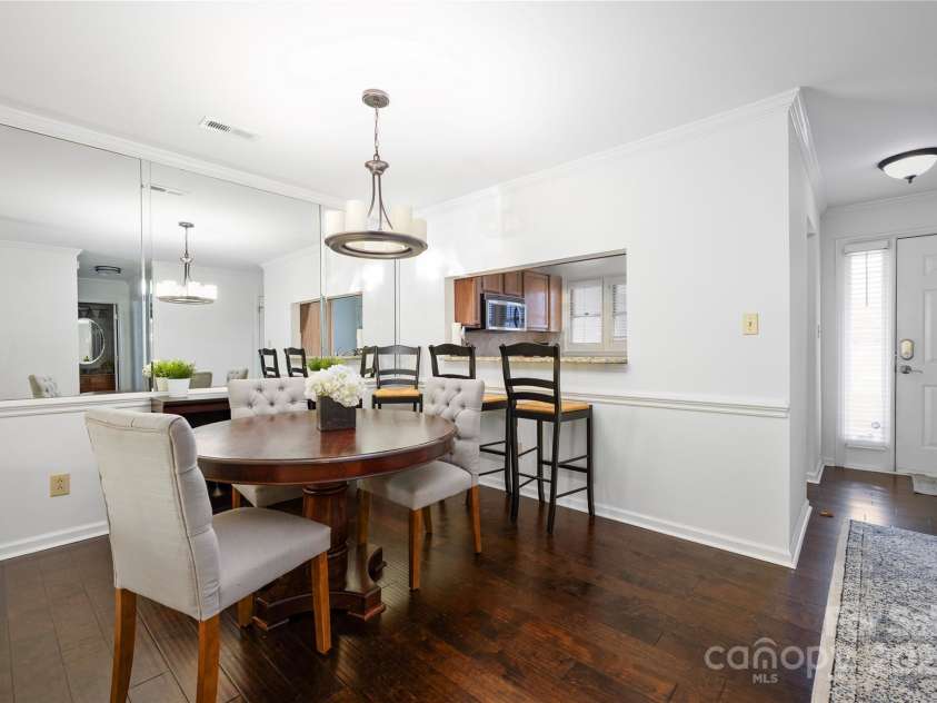 2715 Selwyn Avenue, Charlotte, NC 28209.  MLS# CAR4315408, YatesRealty ID 14014. 